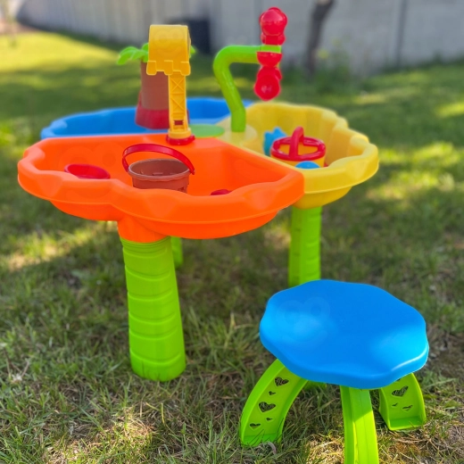 Patogi kėdutė mažiesiems statybininkams