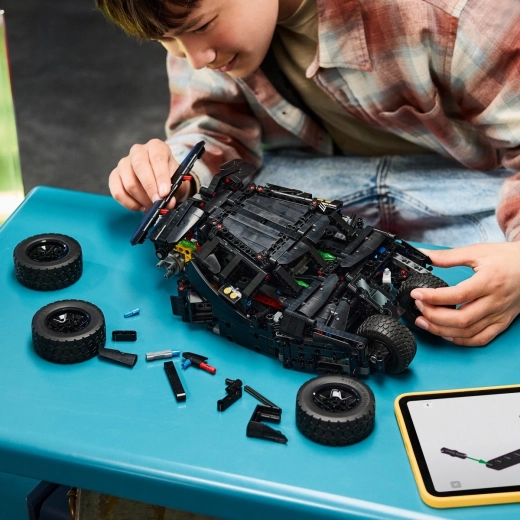 Konstravimas su LEGO Builder programėle