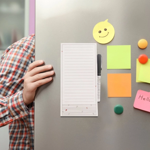 Magnetic attachment to the fridge