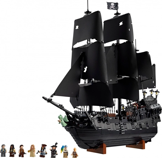 8 „Karibų piratų“ minifigūrėlės