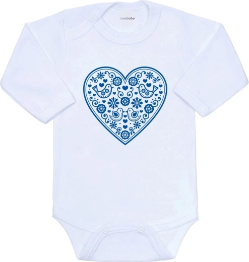 Vaikiškas smėlinukas (body) su spauda New Baby – liaudiškas raštas, mėlyna širdelė, dydis 62 (3–6 mėn.)