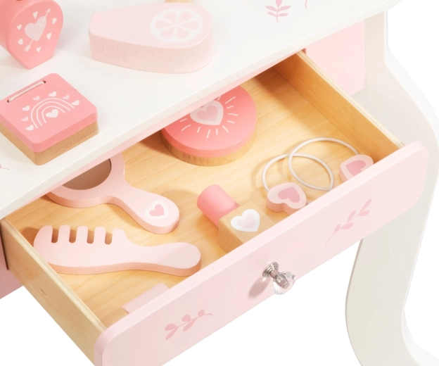 Practical drawer and extensive accessories