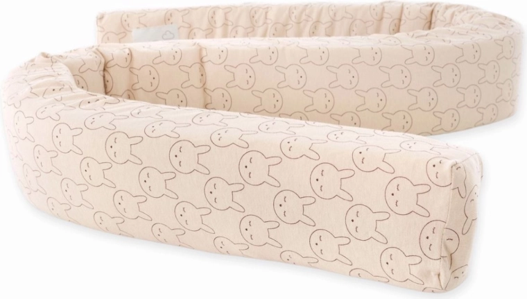 Träumeland crib bumper in the shape of a snake kuschelhase beige
