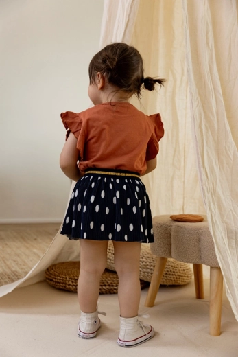 Timeless polka-dot pattern for easy styling