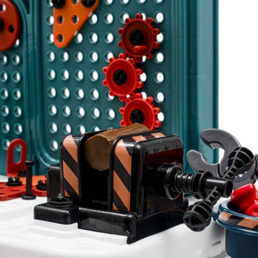 Interaktyvus perforuotas skydas su pavaromis