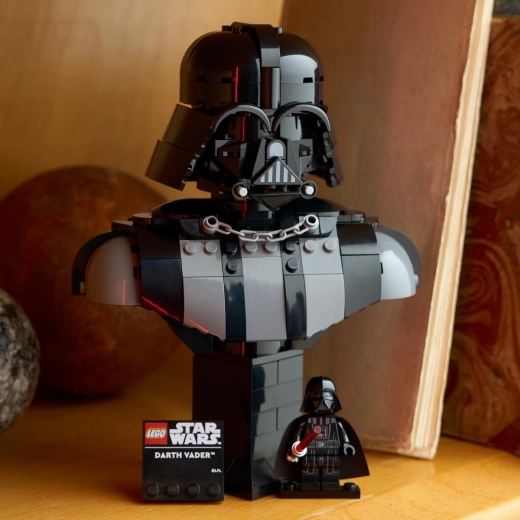 Dekoracija ant pagrindo su minifigūrėle