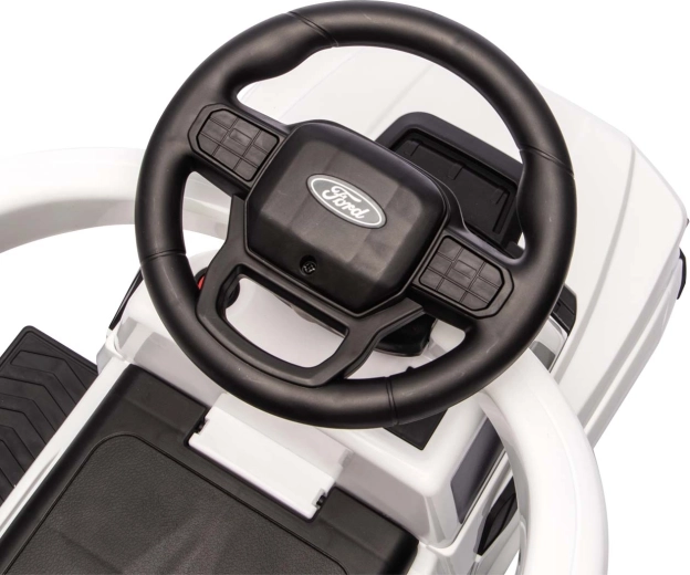 Realistic Ford details and a steering wheel with sounds