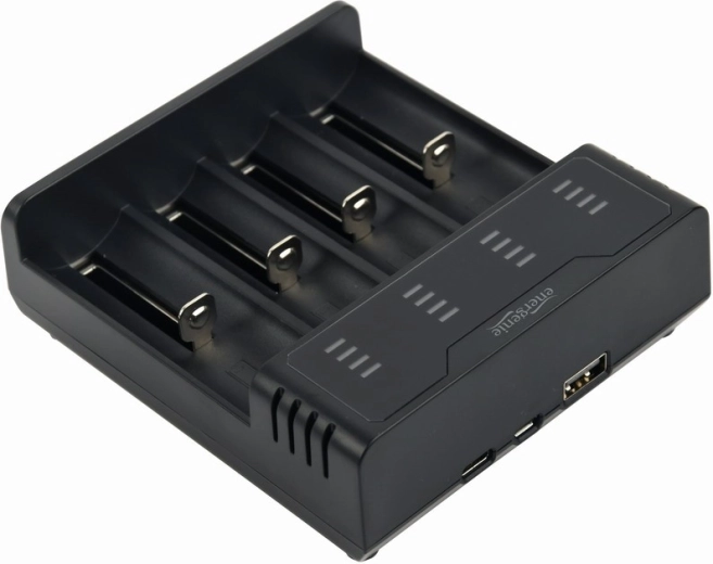 USB maitinimas ir funkcionalus dizainas