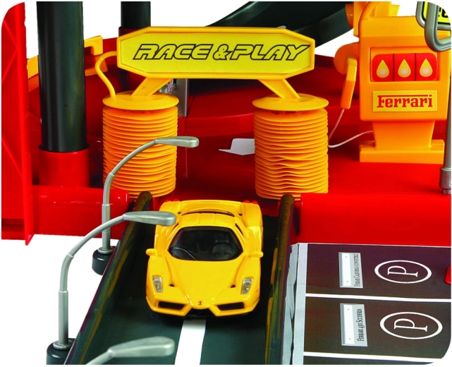 Veikiantis liftas ir realistiška plovykla