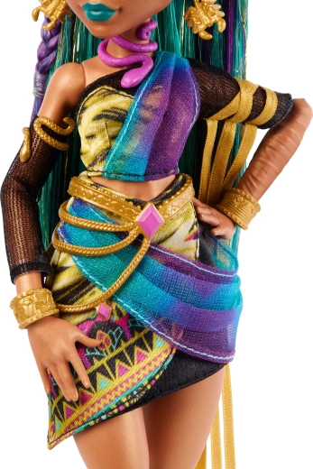 Karališkas egiptietiškas įvaizdis ir ryškios detalės