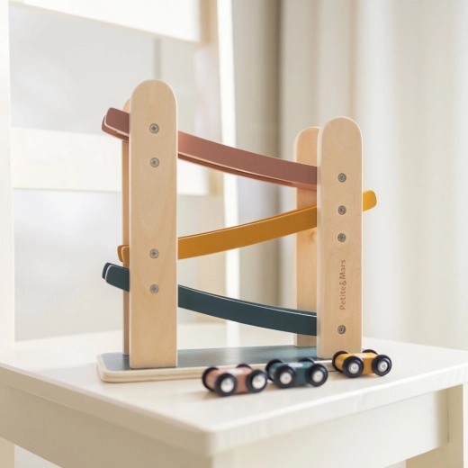 Durable wooden build for the kids’ room