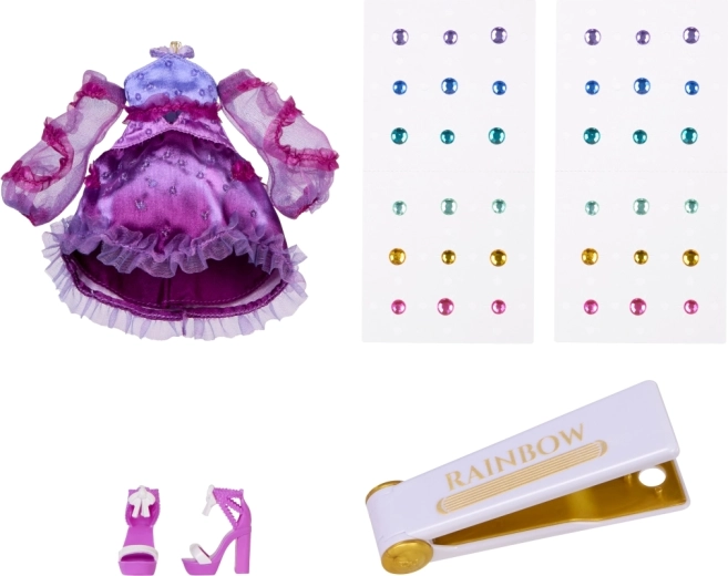 Stilinga violetinė apranga ir aksesuarai