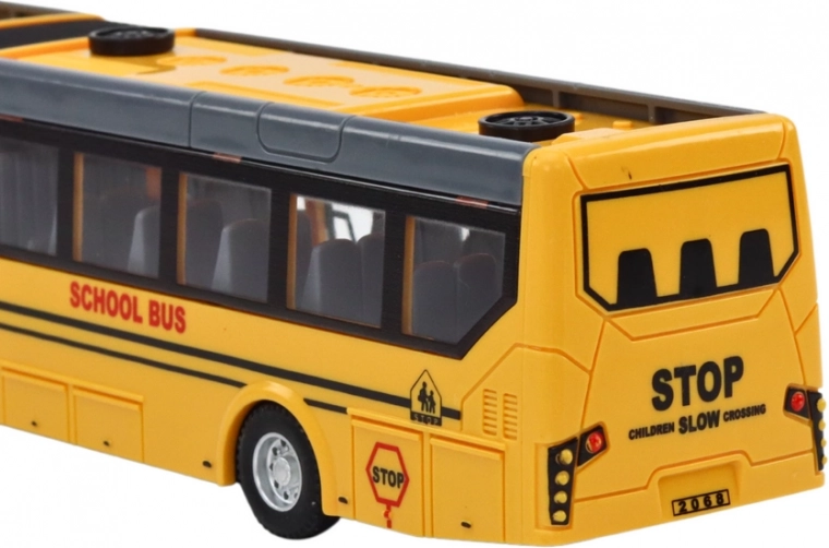 Realistiška išvaizda ir apšviesta kabina