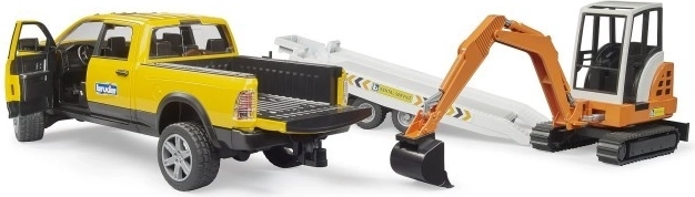 Visureigis RAM pikapas su atidaromomis durimis