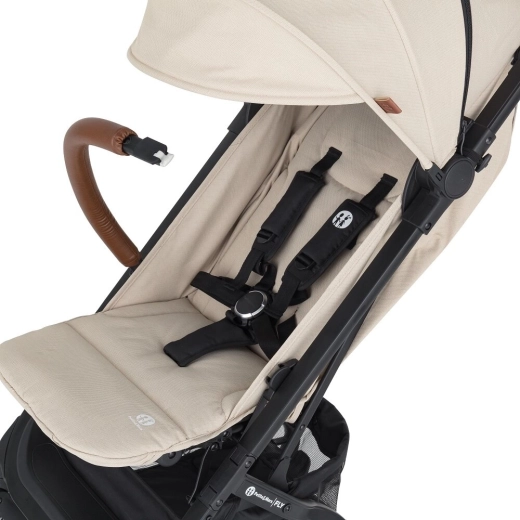 Comfort from birth: fully flat recline and adjustable leg rest