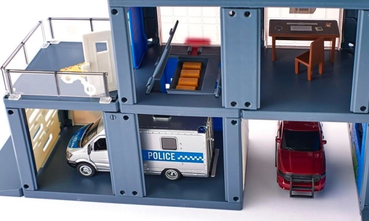 Rich equipment for realistic police stories