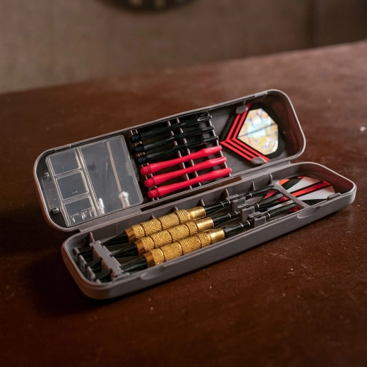 Žalvarinis korpusas ir užtikrintas raižytas suėmimas