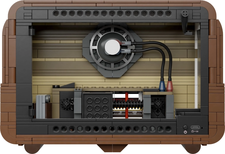 Opening rear section and detailed “electronics” inside