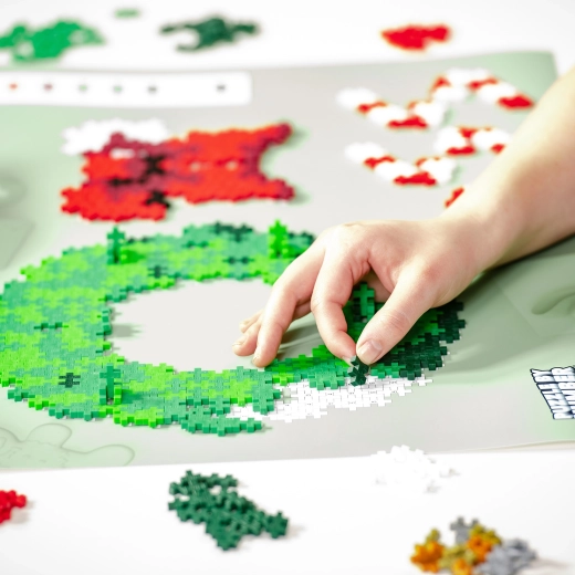 Detailed Plus-Plus pieces for a mosaic effect
