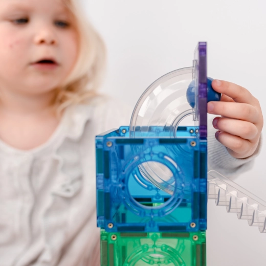 Permatomi rutuliukų takeliai – fizika per žaidimą