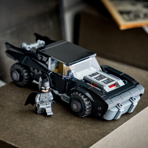 Detalus Batmobilis su atidaromu stogu