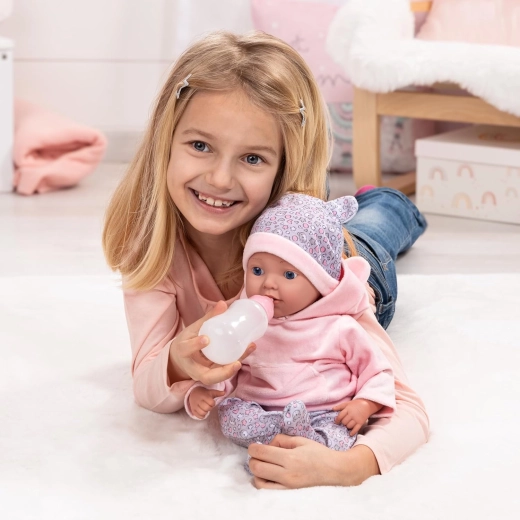 Pretend feeding – ideal for copying parents