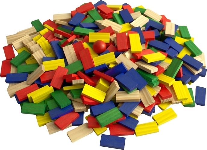 800 colorful pieces for endless builds