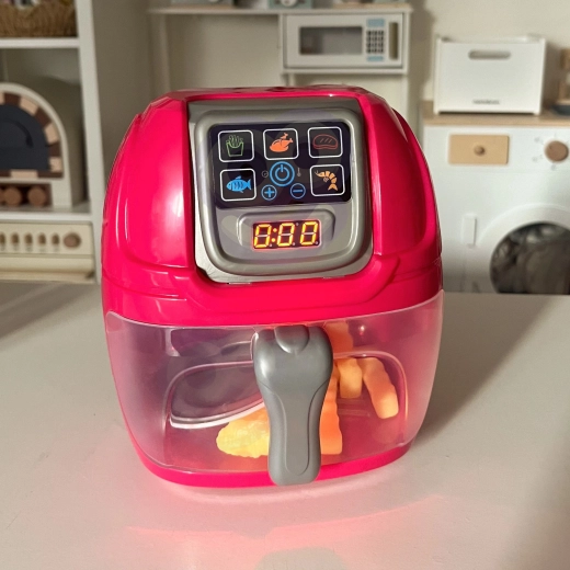 Realistic cooking play