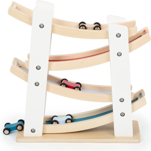 Natūralus medis ir patvari konstrukcija