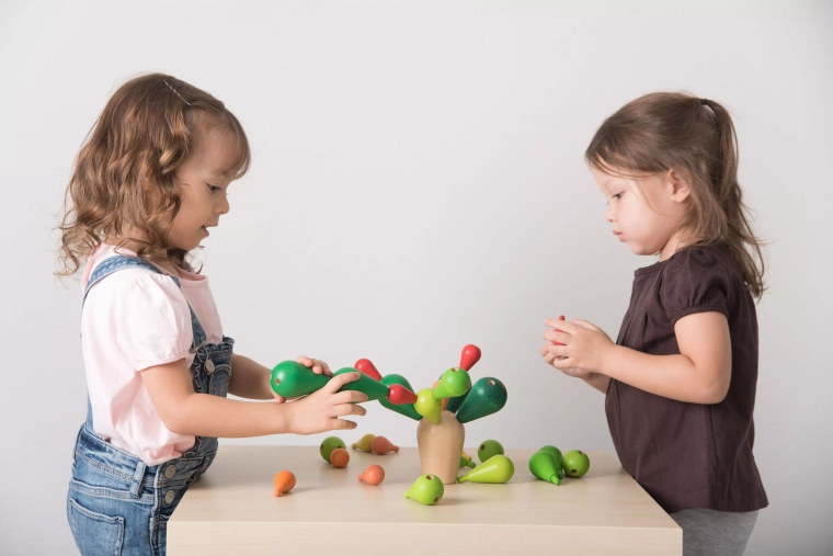Strategic balancing game for 1–4 players