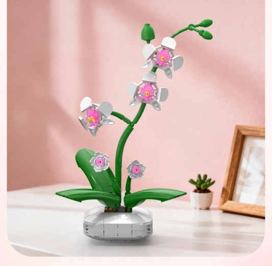 Realistiška orchidėja kaip dizaino dekoracija