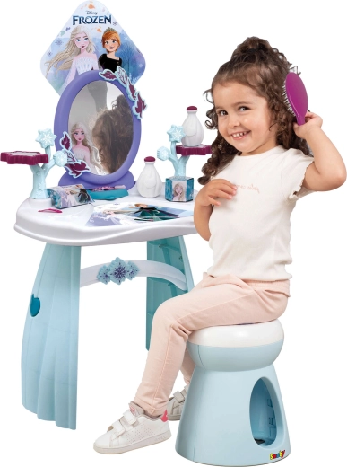 Saugus ovalus veidrodis ir patogi kėdutė