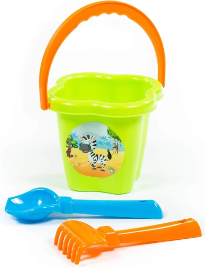 Lightweight bucket with a practical handle