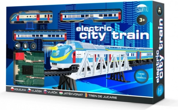 Traukinukas „Express“ su geležinkelio pervaža