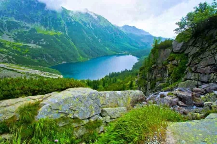 Diamond Painting – Lake in a Mountain Valley 30 × 40 cm
