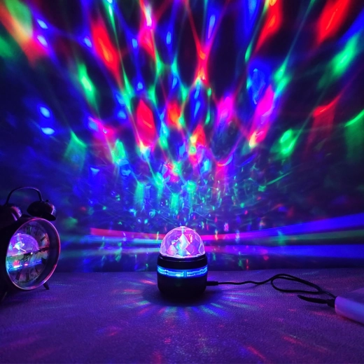 Spalvoti RGB efektai ir 360° projekcija