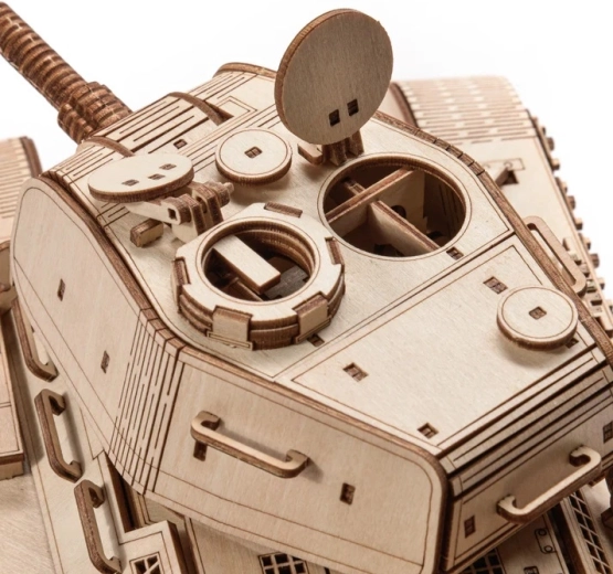 Judantis bokštelis ir išdirbtos mechaninės detalės