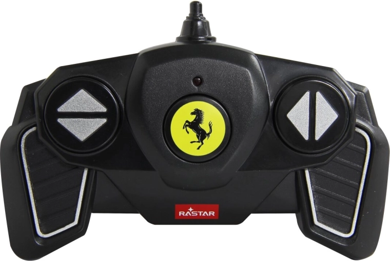2.4 GHz control and speeds of up to 10 km/h