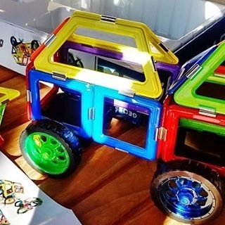 GeoSmart kosminis sunkvežimis – magnetinis konstruktorius, 42 detalės