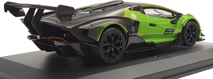 Tikroviška Lamborghini lenktyninė išvaizda