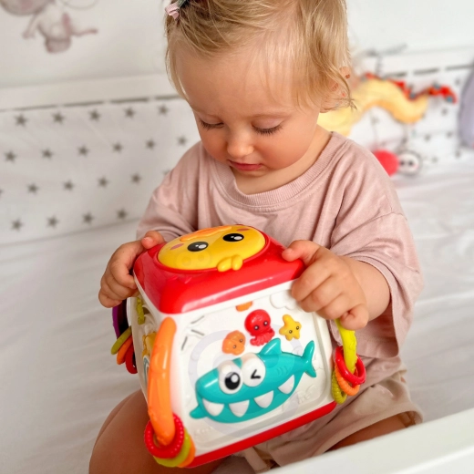 Moving elements for motor skills training