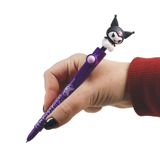 Patogus suėmimas ir stilingas violetinės–juodos spalvų dizainas
