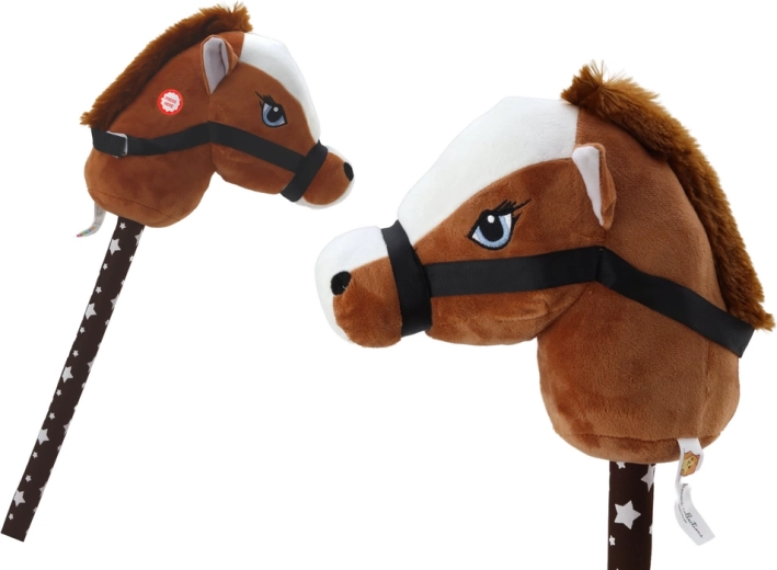 Hobby horse – pliušinė arklio galva ant lazdos su garsais, tamsiai ruda