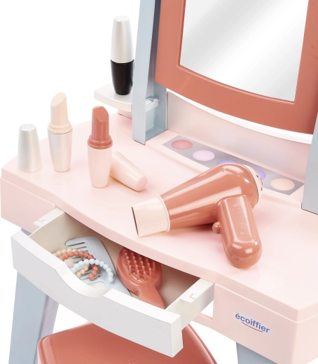 Veidrodis ir praktiškas stalčiukas