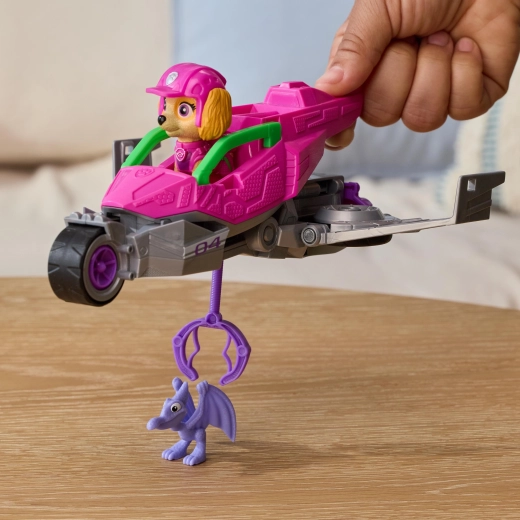 Extendable rescue claw for thrilling missions