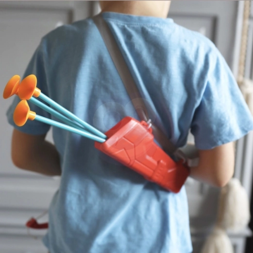 Quiver with adjustable strap