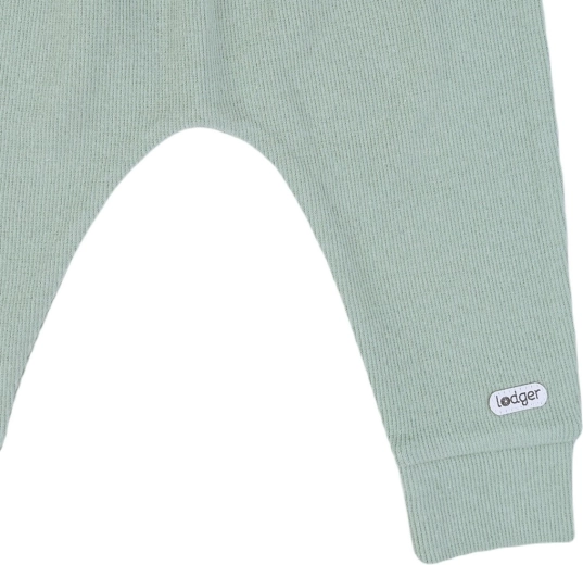 Detailed finish and comfortable cuffs