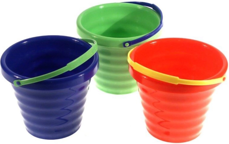 Vaikiškas kibirėlis smėliui 16 cm su rankenėle 1,4 l – 1 vnt.