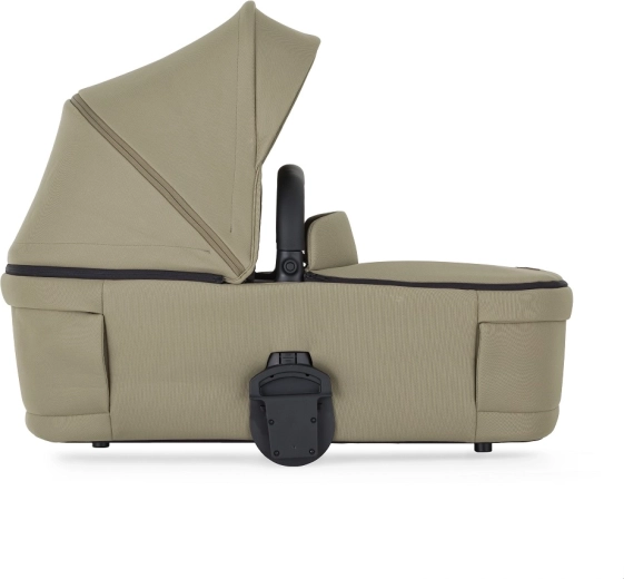 Comfort from birth: carrycot with ventilation and mattress