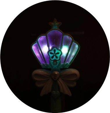 Stebuklinga lazdelė su šviesos efektais ir melodijomis